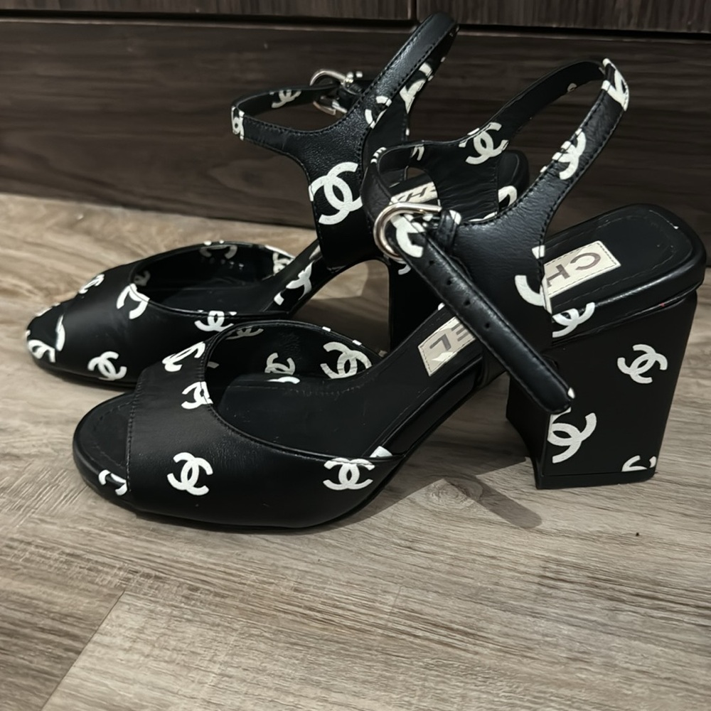 Sold Chanel 2022 Runway CC shoes. Black w white logo